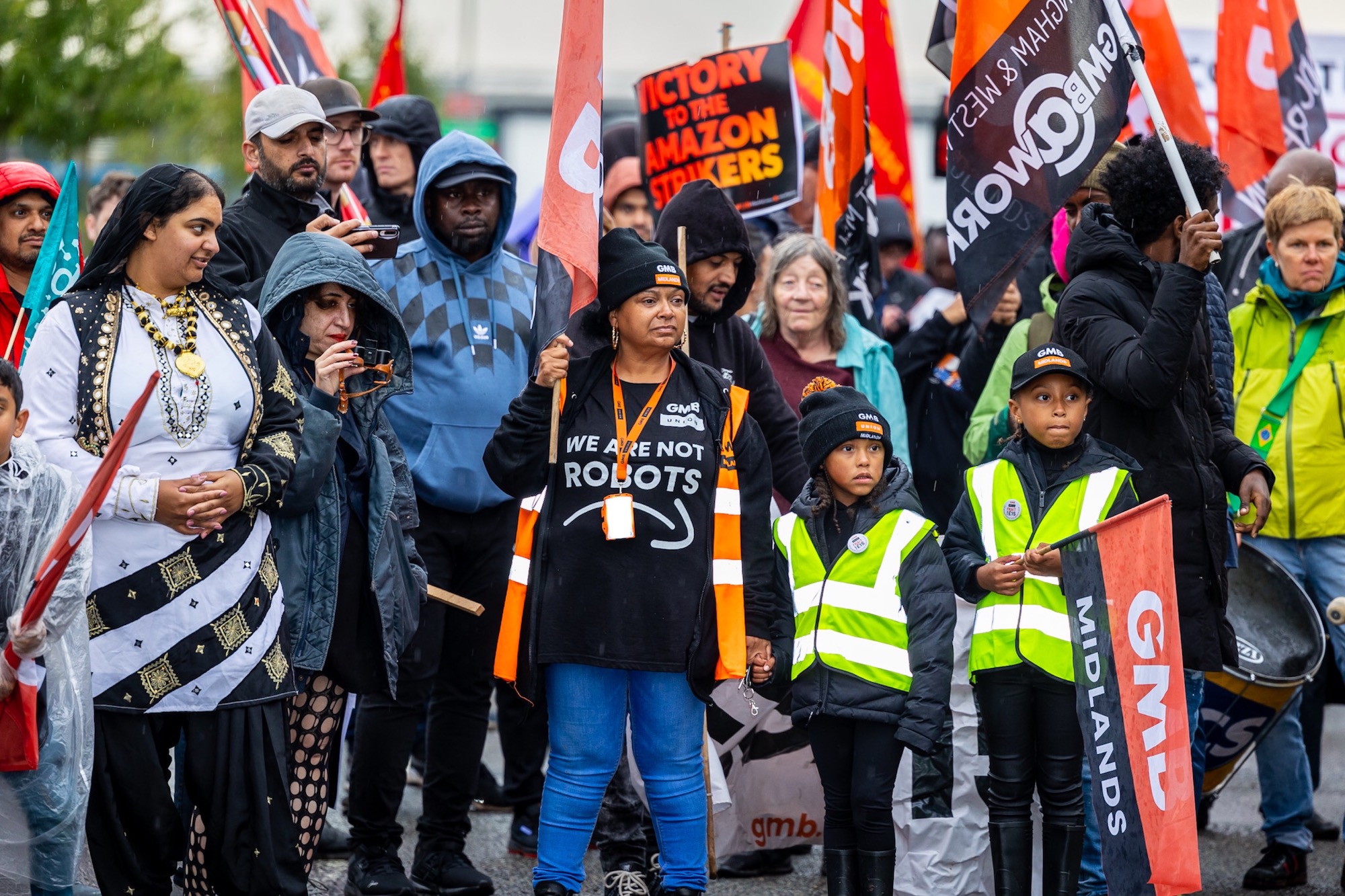 defiant-amazon-workers-shut-down-bhx4-warehouse-in-coventry-morning-star